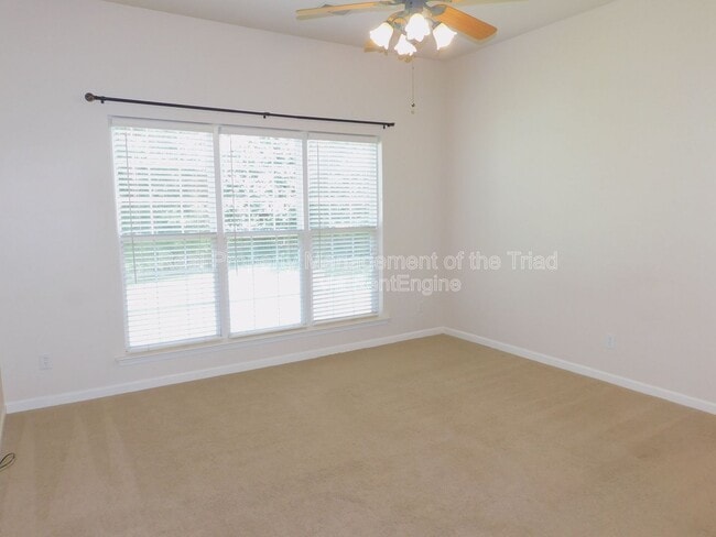 Building Photo - 3805 Tutbury Dr