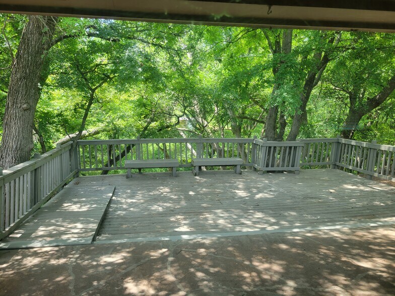 Shaded back deck - 1546 Timbercreek Dr