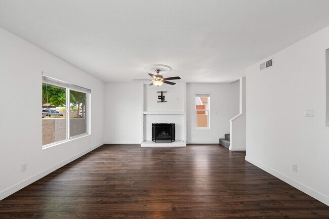 Building Photo - Stylish Dobson Glen Townhome | Updated Kitchen, Loft & Pool Access