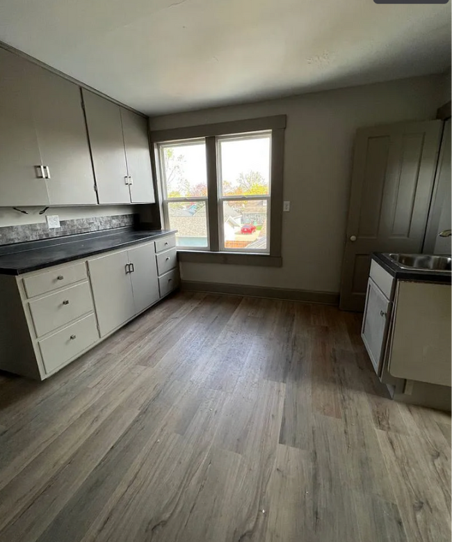 Building Photo - 1025-1027 Redfield