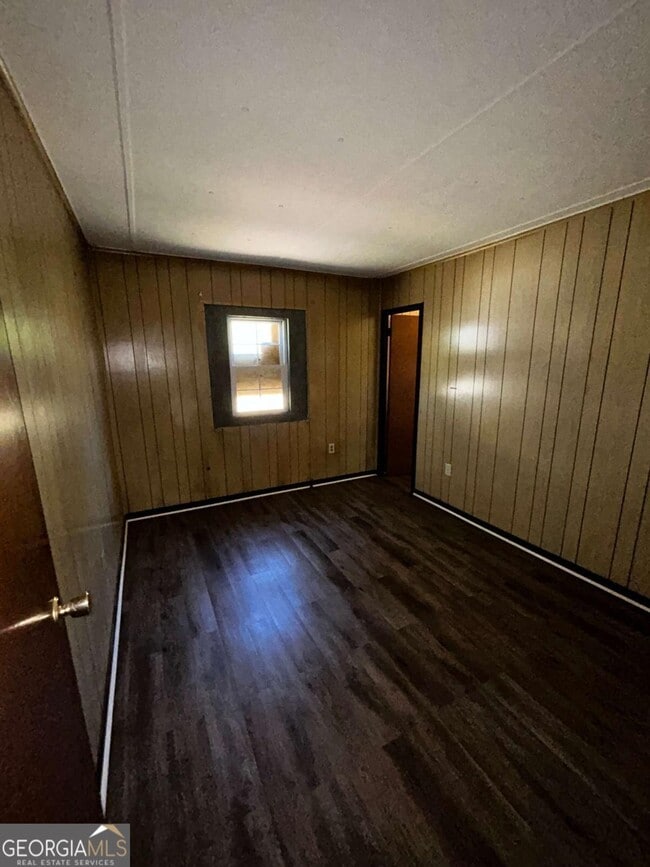 Building Photo - 2891 Village Green Dr