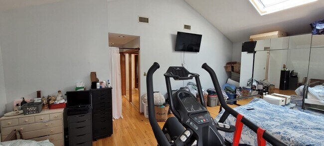 Building Photo - 6 Albergo Ct