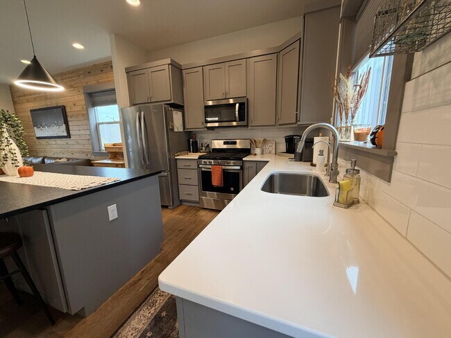 Building Photo - Gorgeous and Quiet 3 Bed 2.5 Bath Home in Railway Lofts & Cottages With Gallatin River Access!! M...