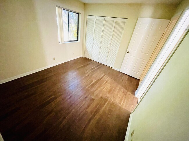 Building Photo - 3096 Collin Dr