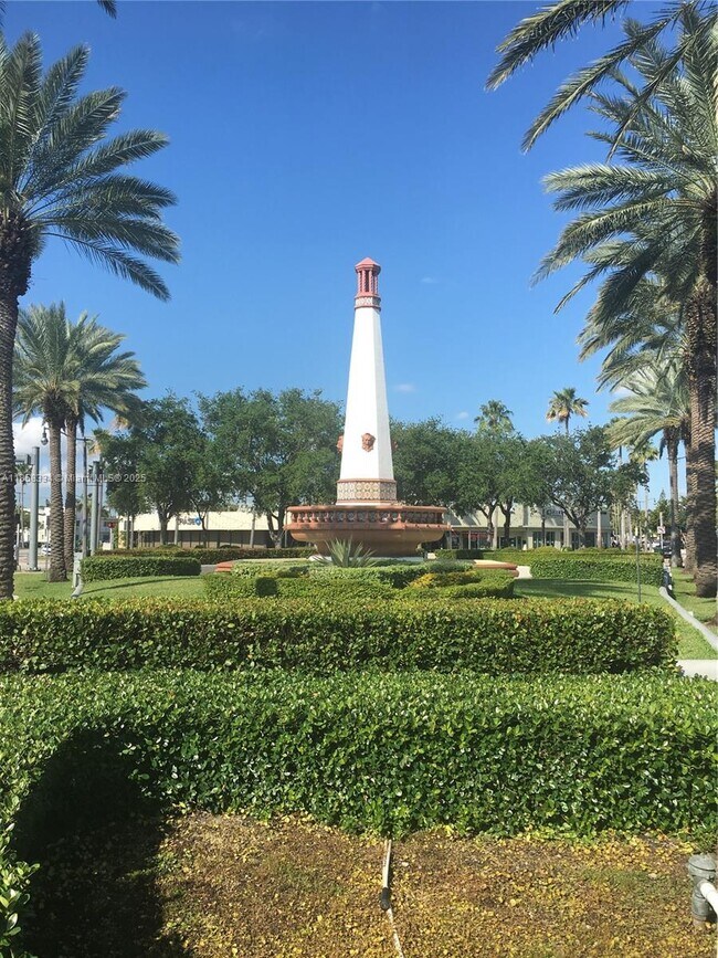 Building Photo - 960 Biarritz Dr