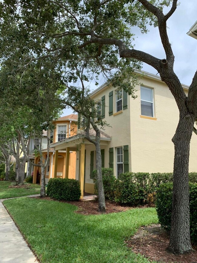 Building Photo - 2155 SE Bell Isle Dr