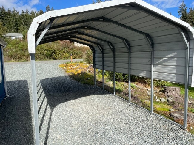 Building Photo - Remodeled Home Just Moments from Greenbank Farm!