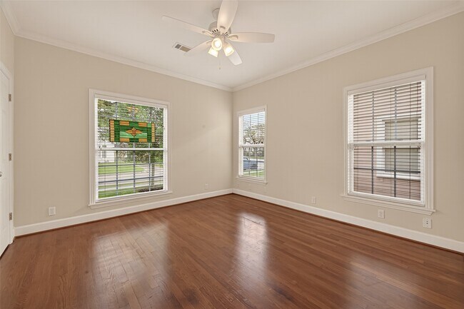 Building Photo - 2405 Southgate Blvd