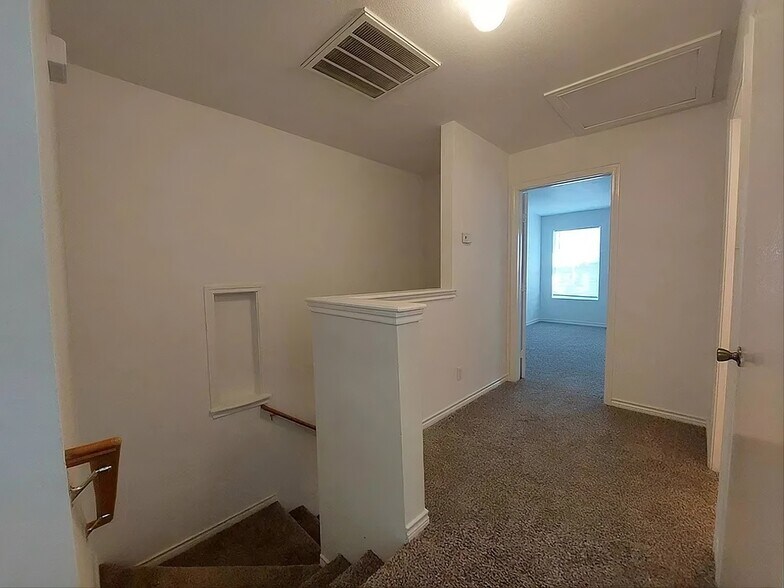 Building Photo - 7818 Kingsbury Wood