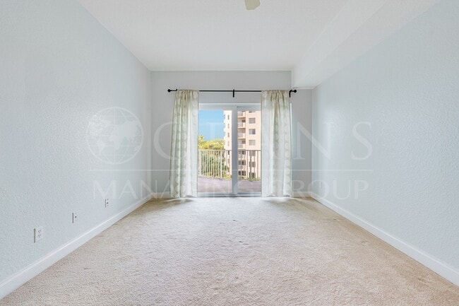 Building Photo - Furnished Waterfront 2 Bedroom Condo