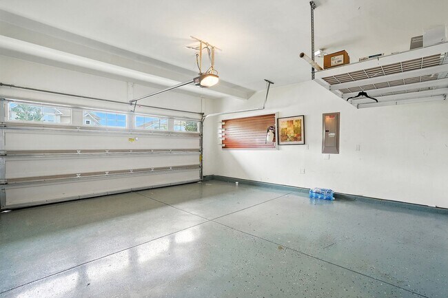 Building Photo - STUNNING HOME IN -POOL-TENNIS COURTS-GYM-PARK