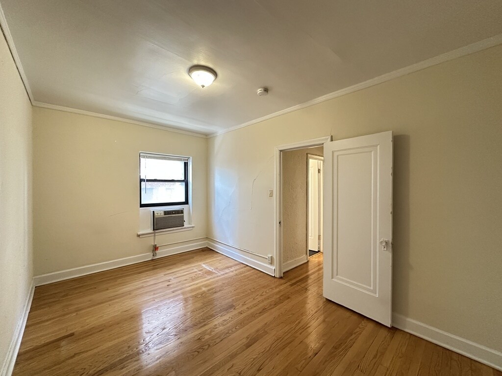 Building Photo - 562 W Arlington Pl