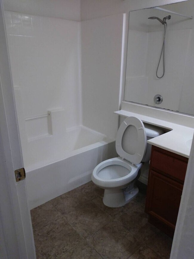 Building Photo - Spacious 3 Bedroom Moreno Valley Townhouse in Gated  Community!
