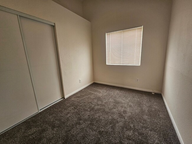 Building Photo - Charming Single-Story with Vaulted Ceilings Near Shopping & Freeways