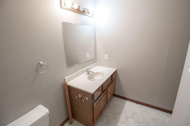 Building Photo - 2011 Bridgewater Dr