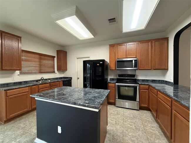Building Photo - 1722 E Mesa Park Dr