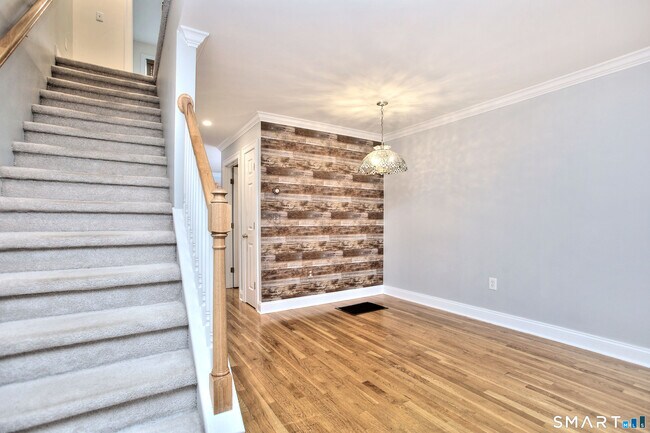 Building Photo - 39 Maple Tree Ave