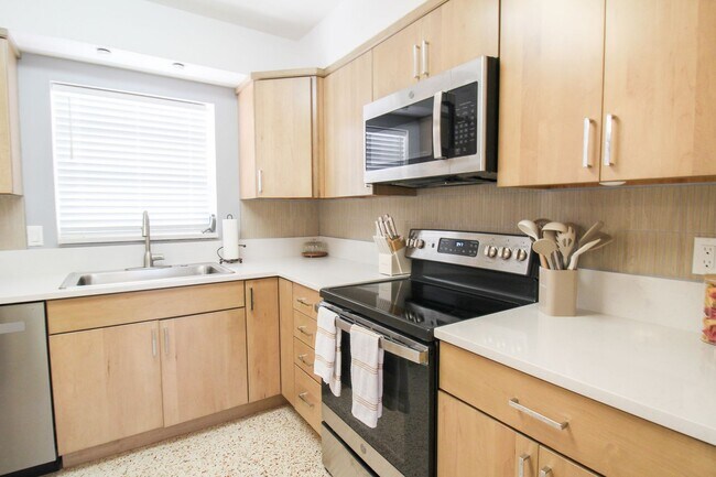 Building Photo - West of Trail Mid-Century Gem with New Designer Kitchen & Oversized Corner Lot