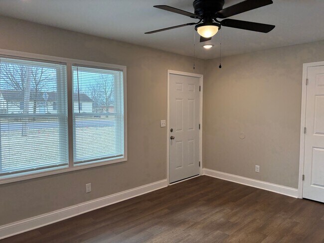Building Photo - Beautifully Remodeled 3 Bed 1 Bath House