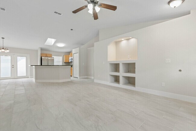 Building Photo - 884 Winchester St