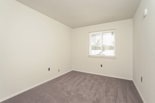 Building Photo - 2205 Sunderland Rd