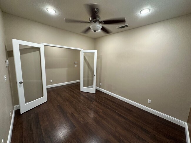Building Photo - Beautiful 4 Bedroom, 3 Full Bath W/ Office...