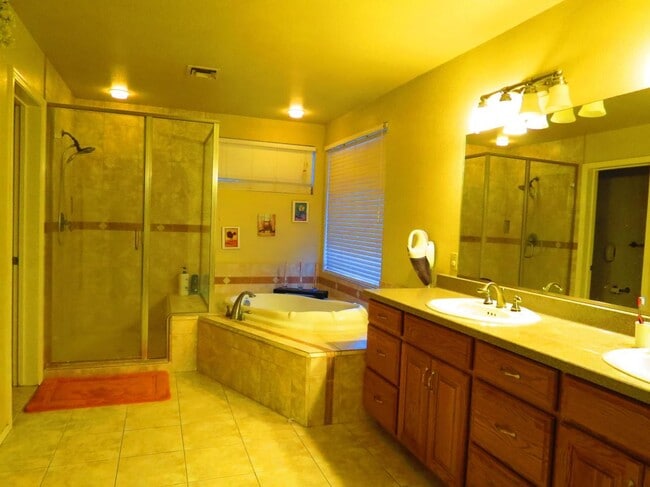 Building Photo - 4122 E Windsong Dr