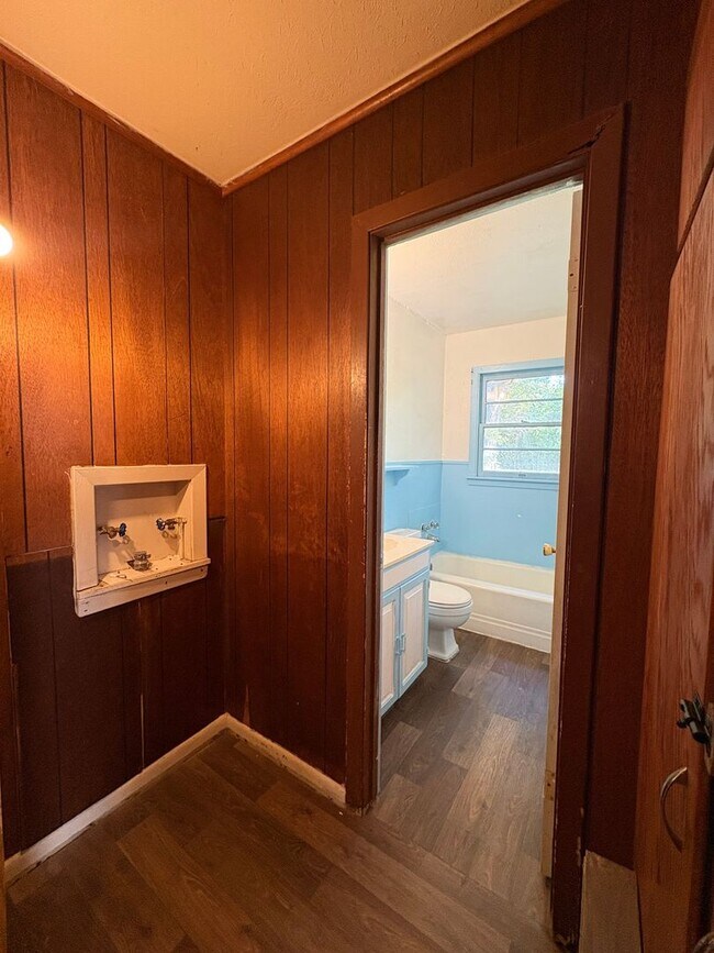 Building Photo - 320 W 83rd St