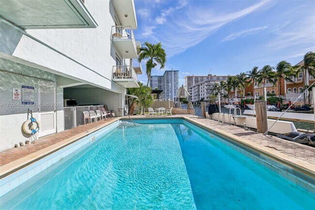 Building Photo - 3862 NE 171 St