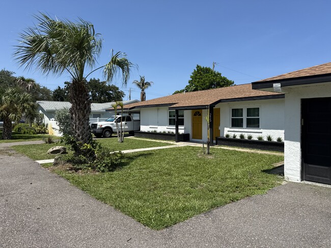 Building Photo - 209 S Riverside Dr