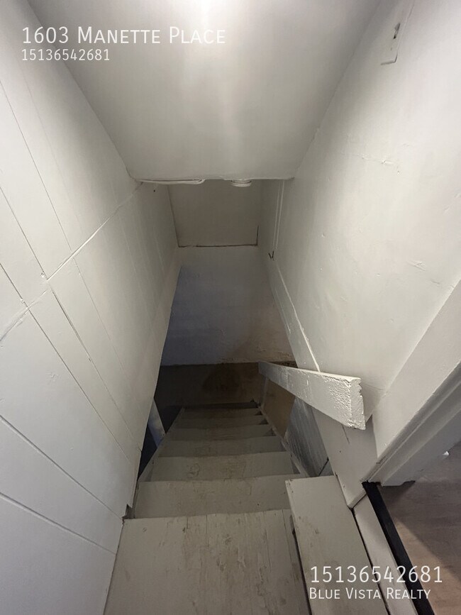 Building Photo - 1603 Manette Pl