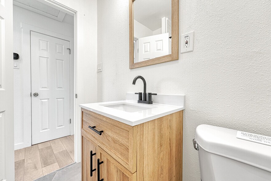 Building Photo - 57 Del Mar Cir