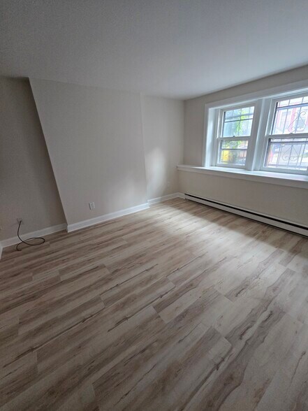 Building Photo - 271 Hudson Ave