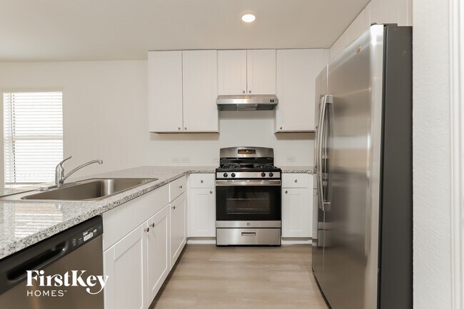 Building Photo - 10623 Vinateros Dr