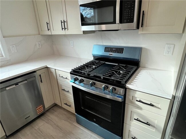 Building Photo - 4500 Kings Lake Dr NE