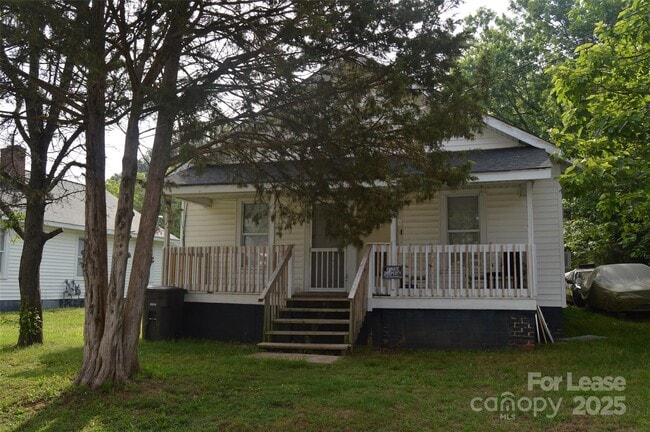 Primary Photo - 208 Wilson St