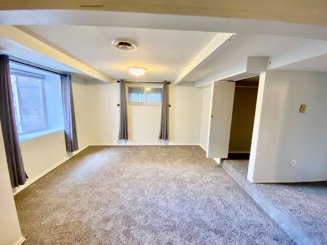 Building Photo - Awesome 4BD/3BA in prime Uptown! Remodeled w/ HGTV! Avail. May 1st!