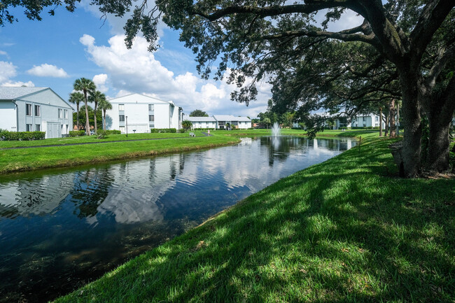Building Photo - 1015 Green Pine Blvd