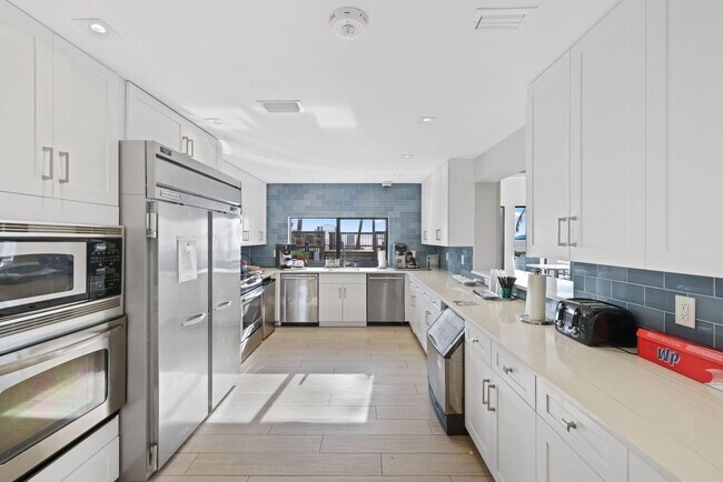 Building Photo - 3420 S Ocean Blvd