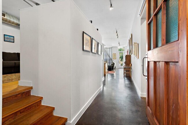 Building Photo - 1601 E Cesar Chavez St