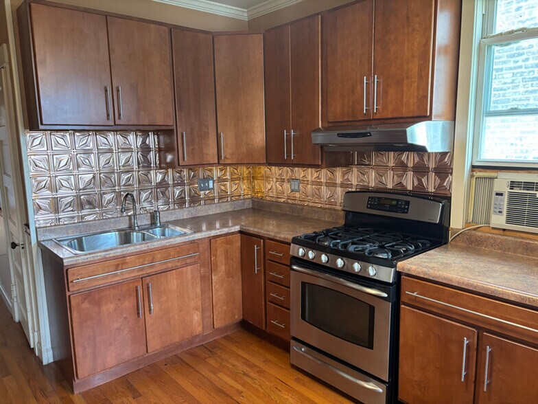 Building Photo - 1535 W Highland Ave