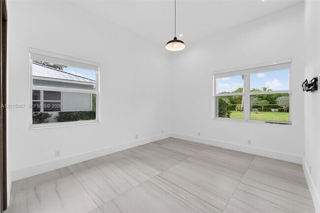 Building Photo - 2400 SW 112th Ave