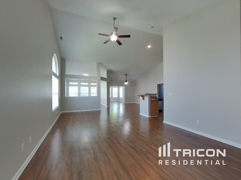 Building Photo - 1345 Colony Park Cir