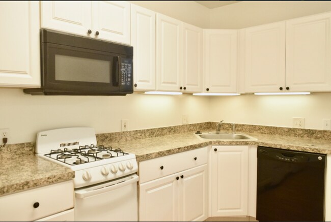 Building Photo - 2309 Bellevue Ave