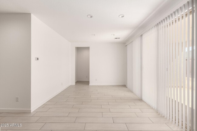 Building Photo - 16547 Avenida del Sol W