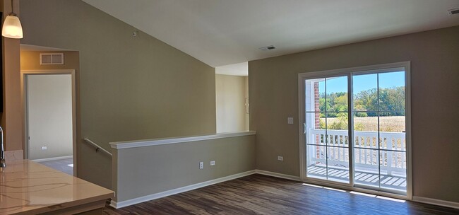 Building Photo - 1 Bedroom, 1 Bathroom, Mid, Second Floor, ...