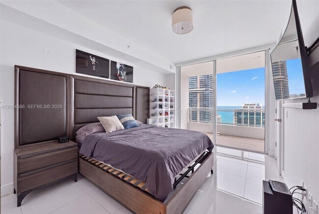 Building Photo - 1080 Brickell Ave