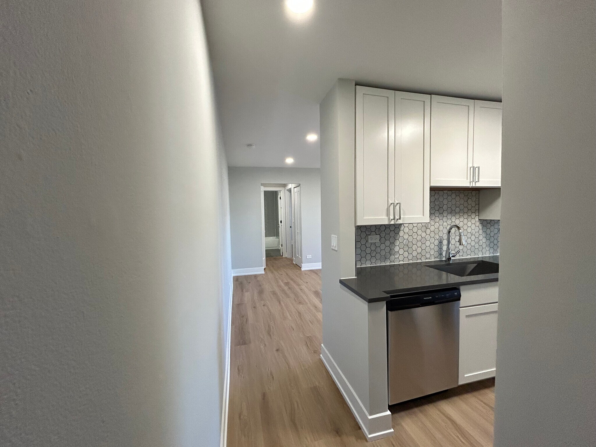 Building Photo - 540 W Aldine Ave