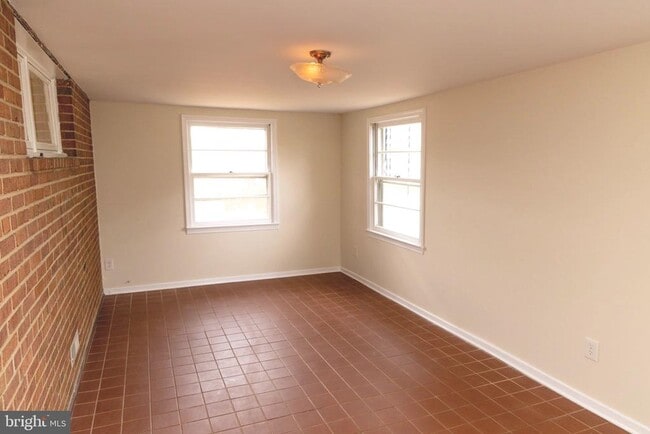 Building Photo - 6519 Byrnes Dr