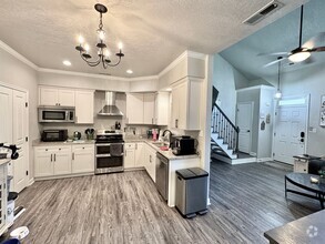 Building Photo - WELCOME HOME to your Beautifully updated t...